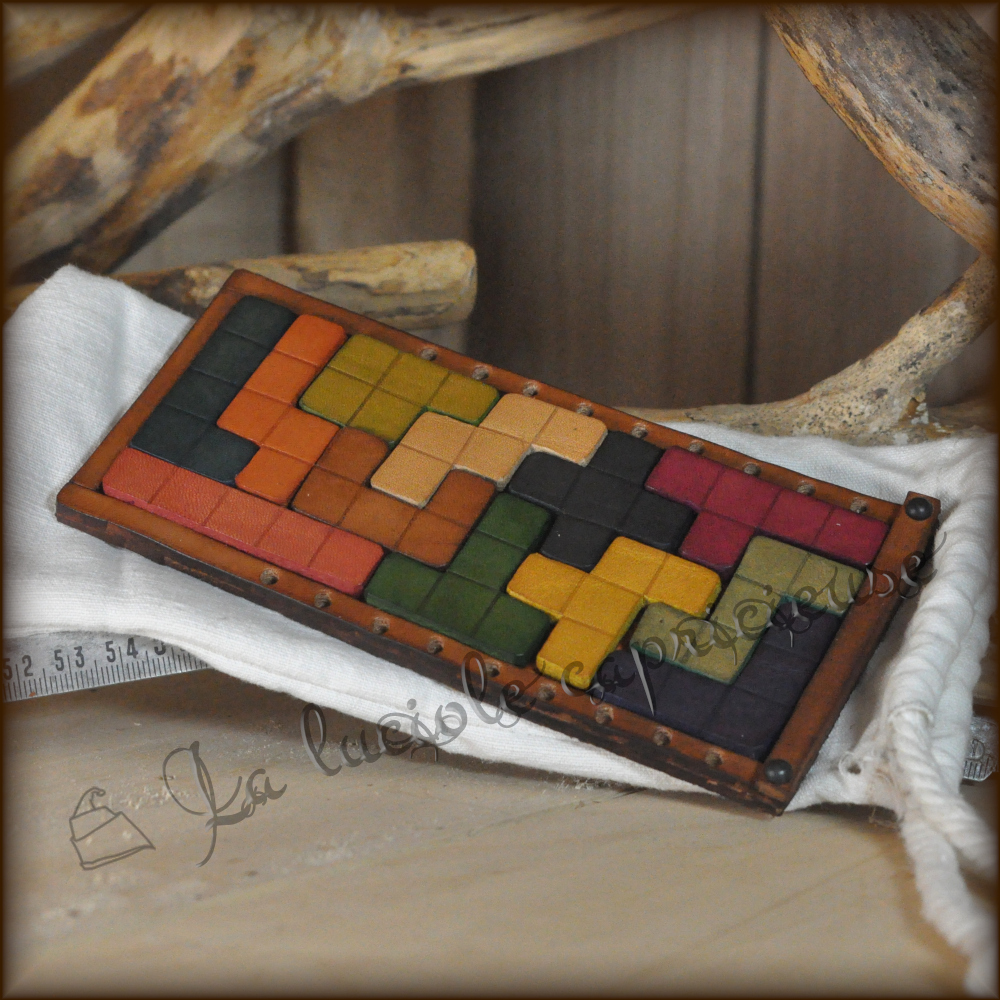 Jeu de pentomino en cuir fait main